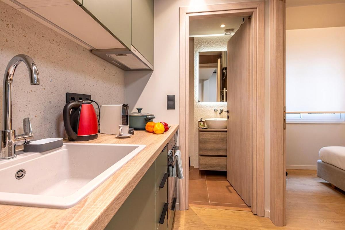 Cozy 1BR with Balcony in Kipseli - 3