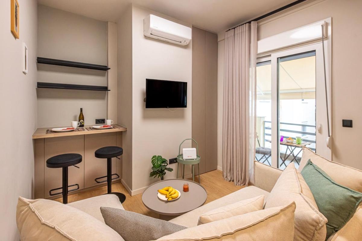 Cozy 1BR with Balcony in Kipseli - 5