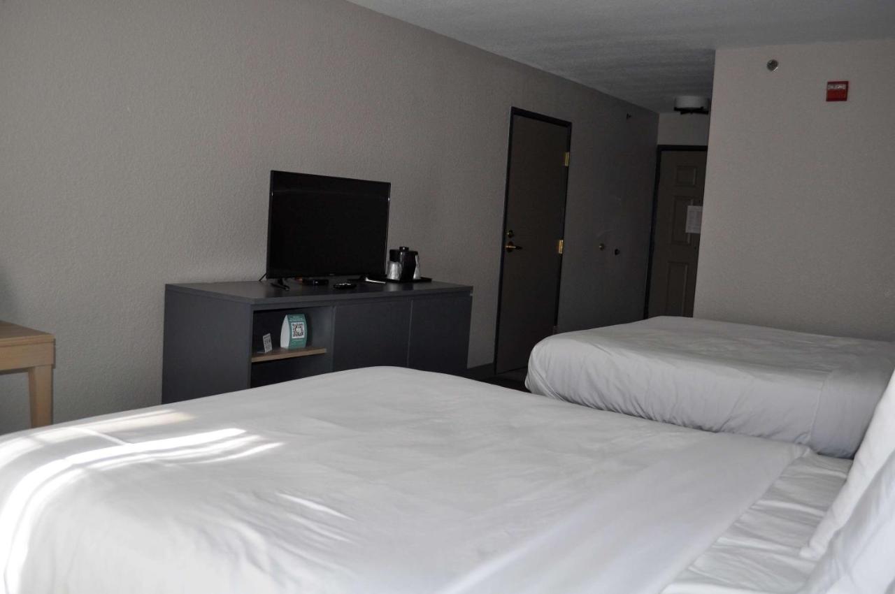 Country Club Motel — photo 10
