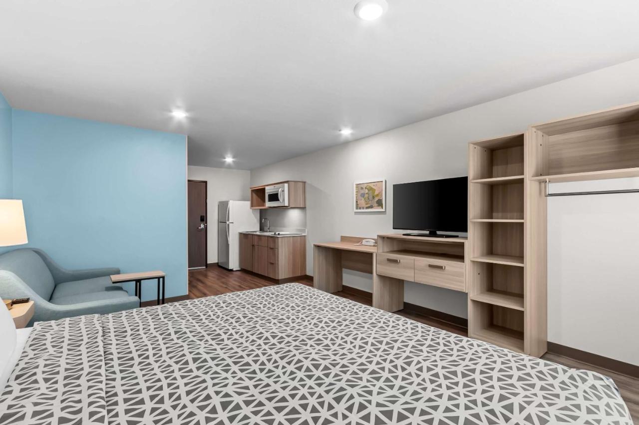 WoodSpring Suites Gilbert — photo 11