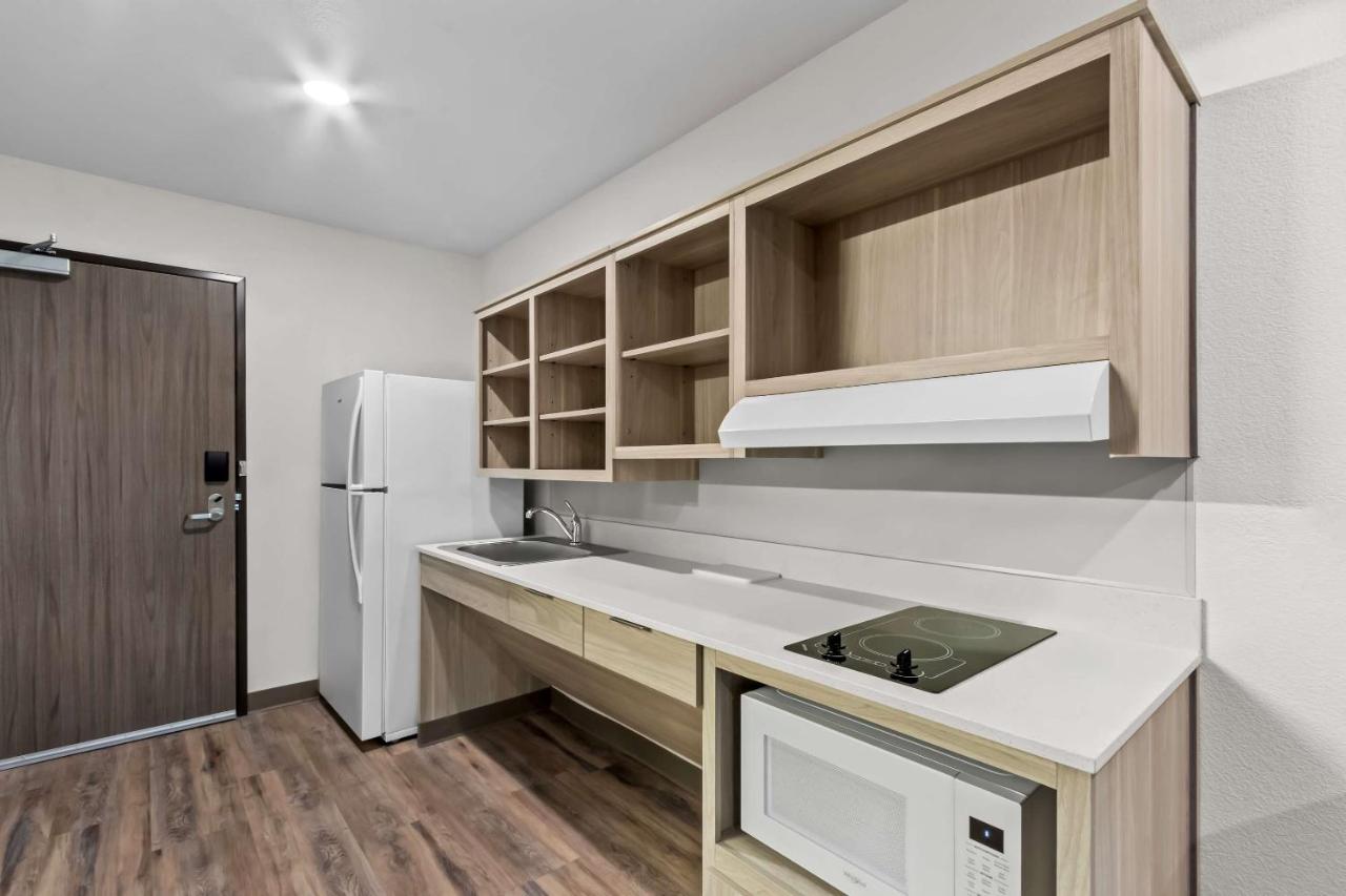 WoodSpring Suites Gilbert — photo 22