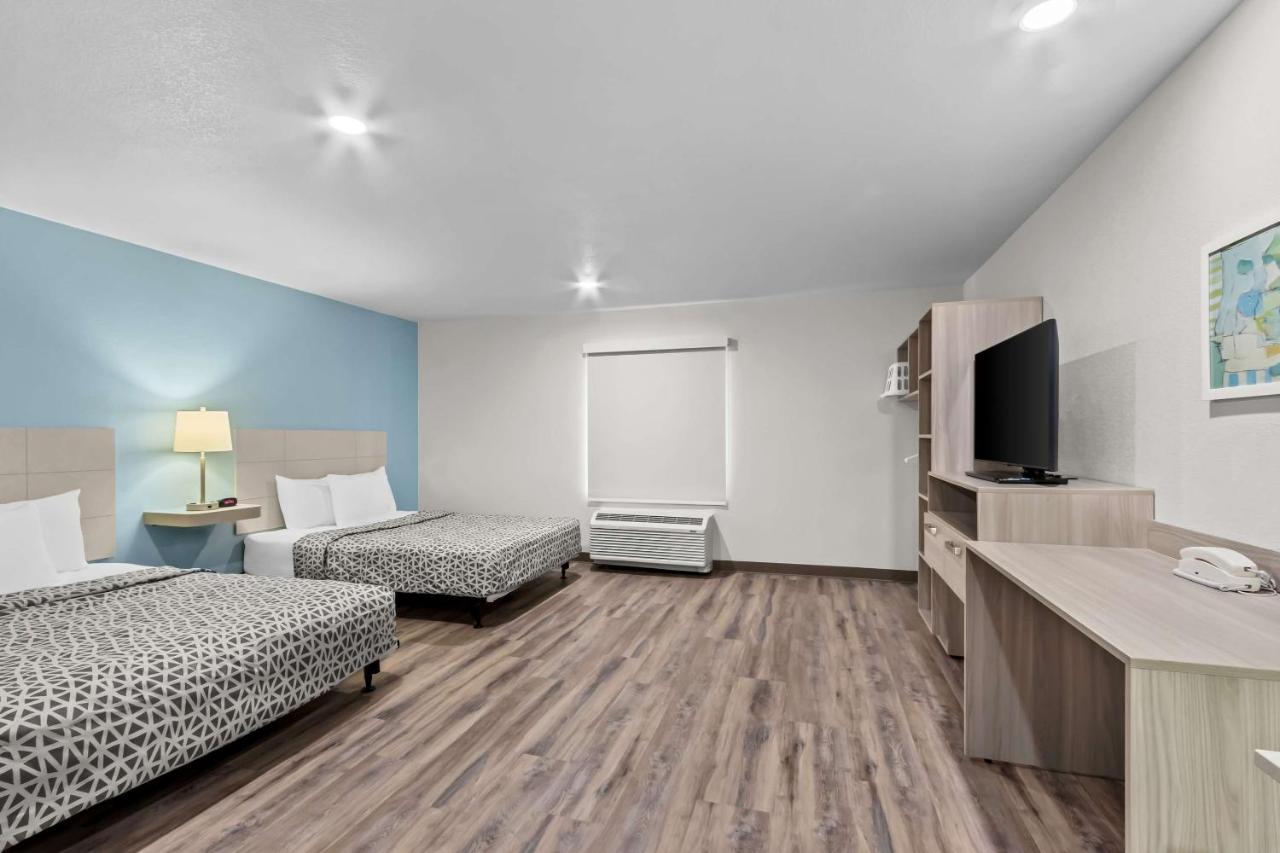WoodSpring Suites Gilbert — photo 24