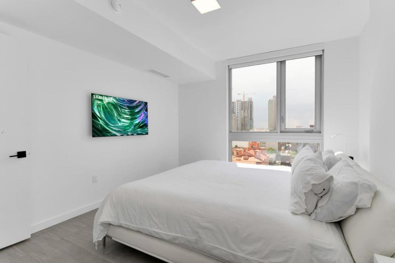 Downtown Large Stylish 1 bedroom condo Gym pool - 2