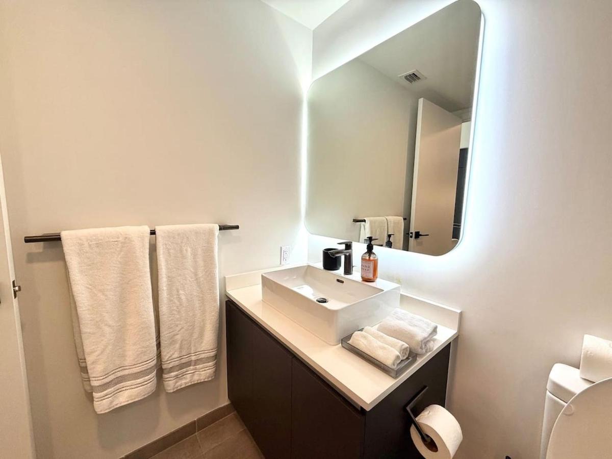 Stunning City Views Studio Gym Pool - 3