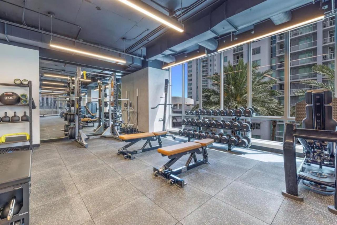 Downtown Large Stylish 1 bedroom condo Gym pool - 5