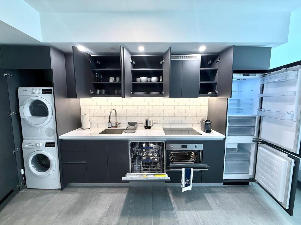 Stunning City Views Studio Gym Pool - 4