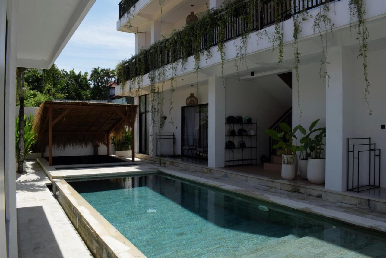 ChinGiack Apartments Canggu Pool and Terrace