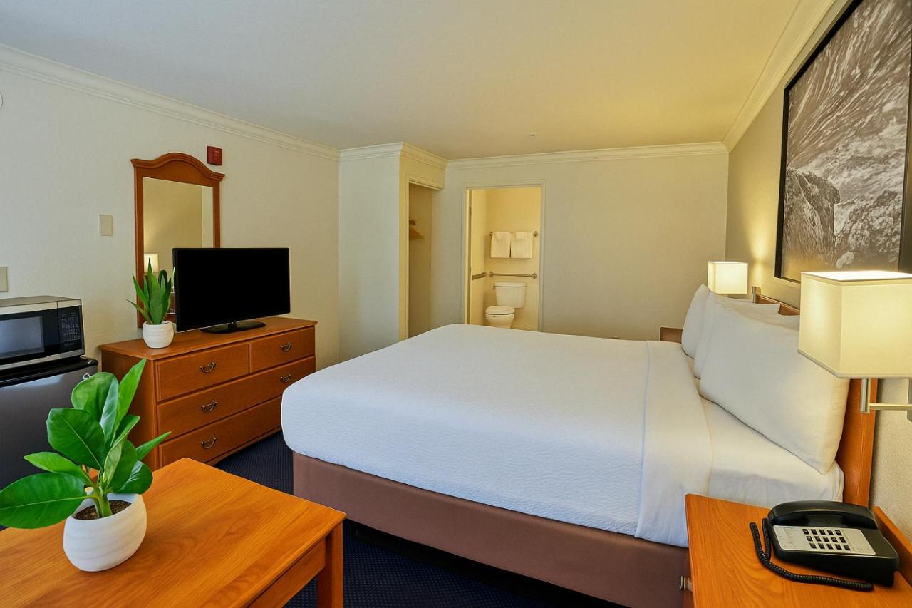 Creekside Inn & Suites — photo 21