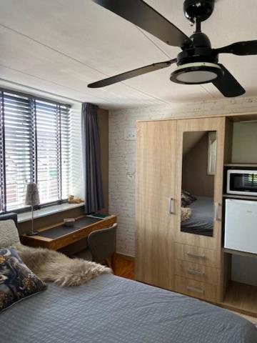 Tinyhouse Woody at the Water - 4