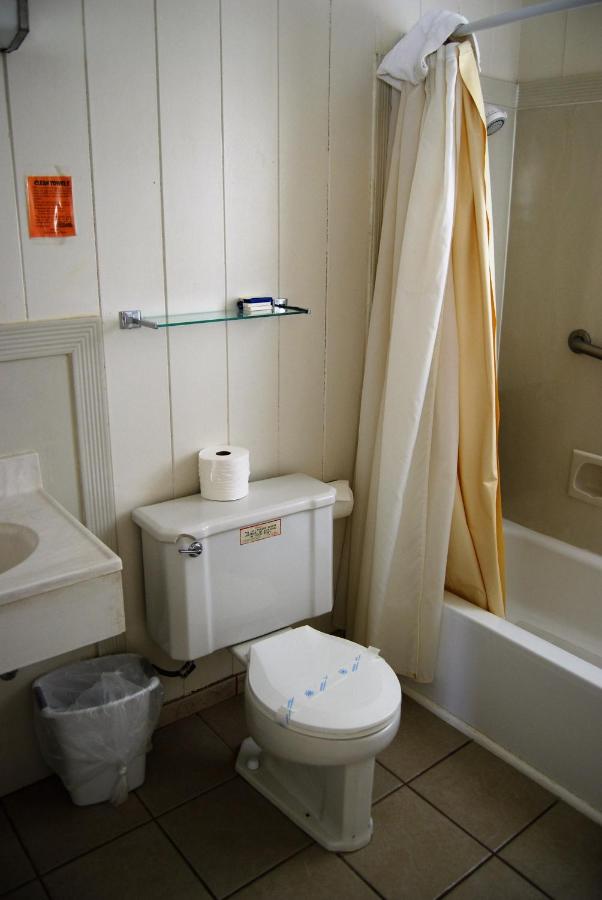Redwood Motel — photo 8