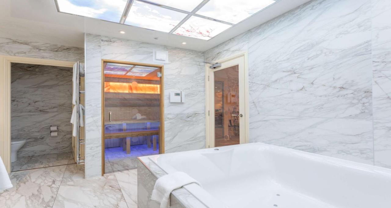 King Suite with Jetted Tub - Non-Smoking