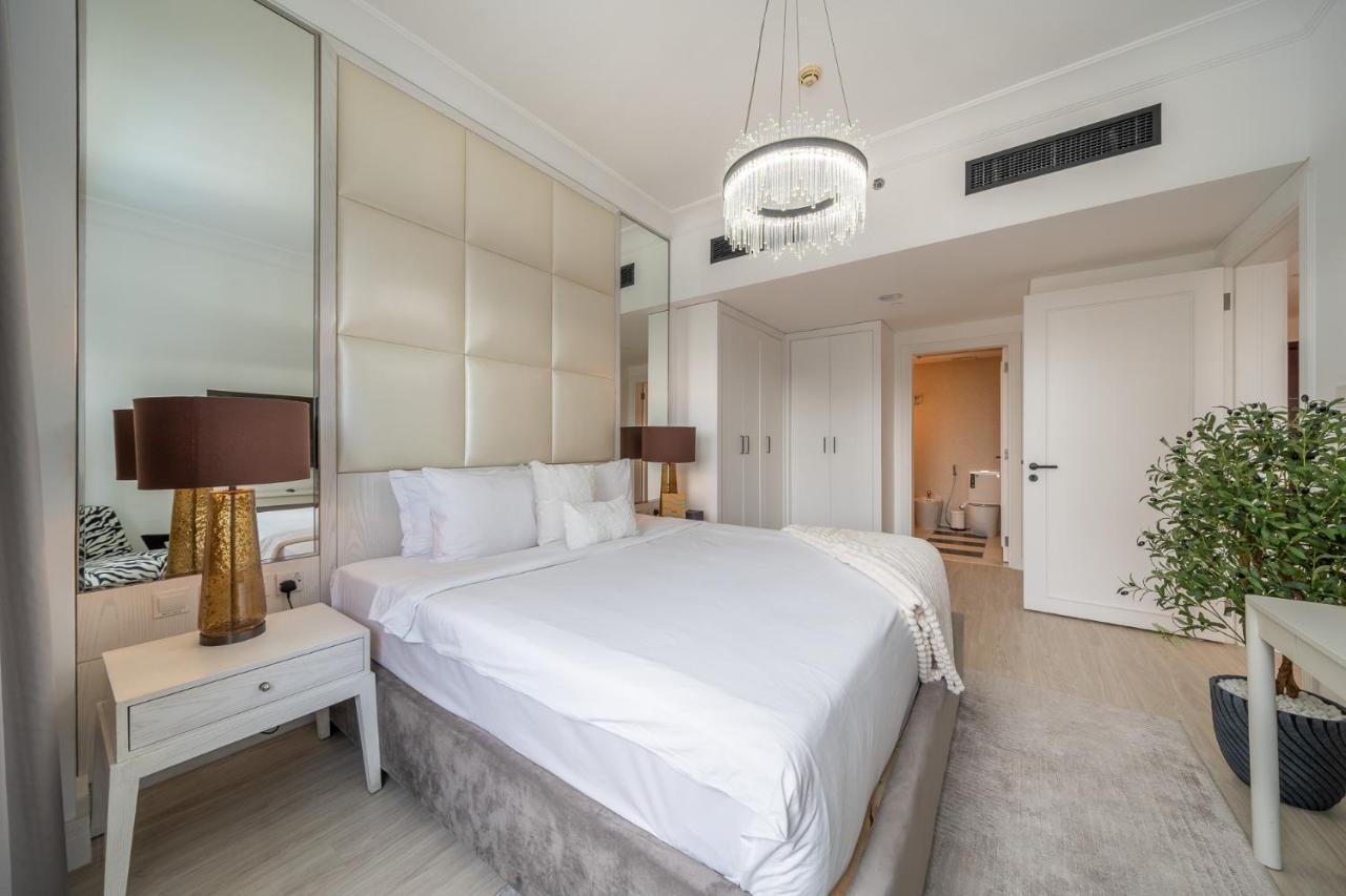 Sky-High 1BR with Breathtaking Burj Khalifa View - 2