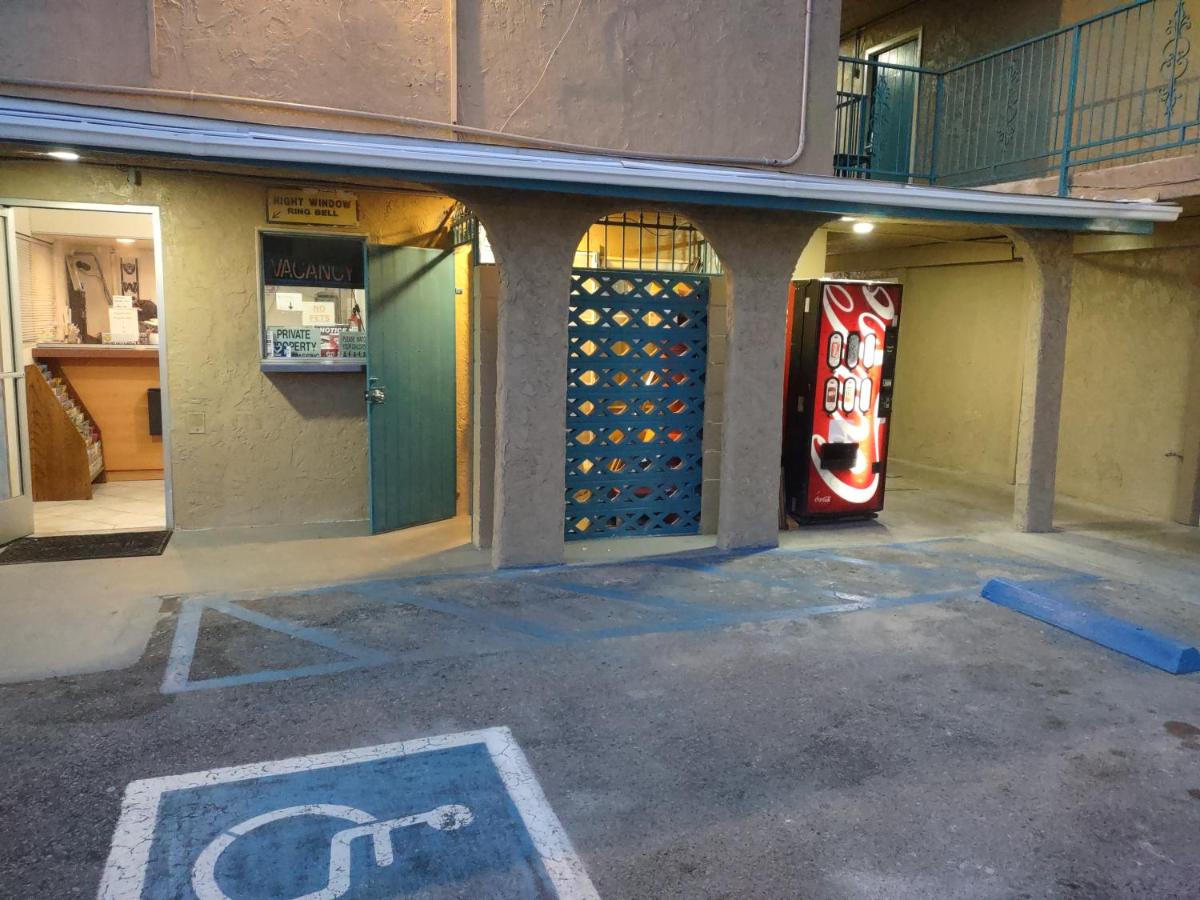 Crazy 8 Motel — photo 12