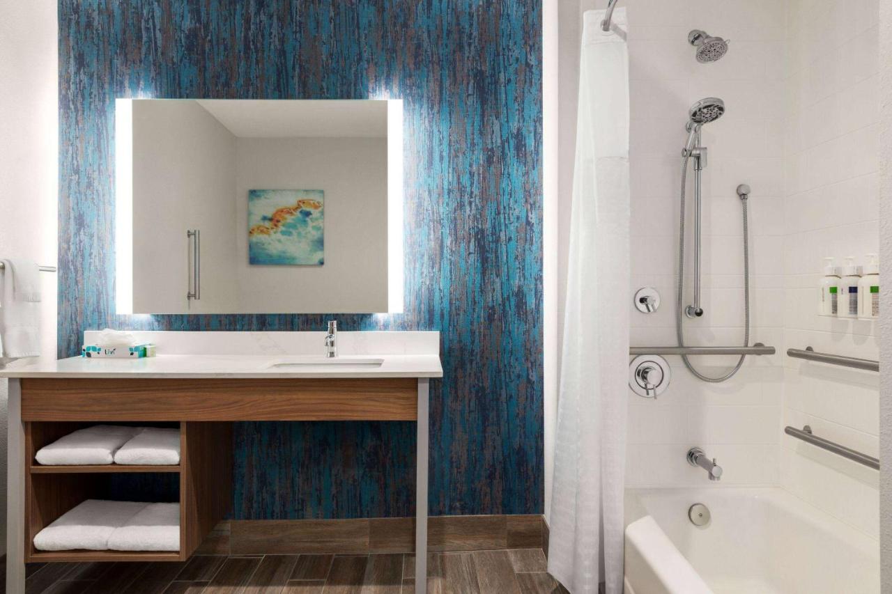 La Quinta Inn & Suites by Wyndham Austin South - 3