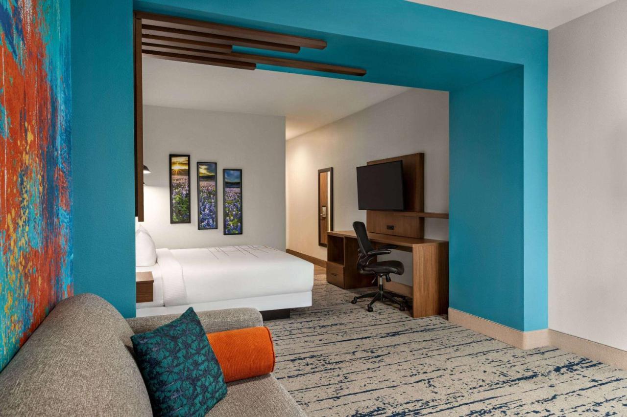 La Quinta Inn & Suites by Wyndham Austin South - 2