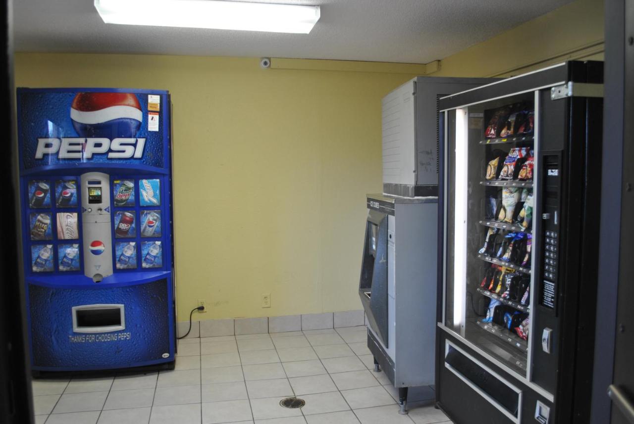 Super 11 Inn — photo 17
