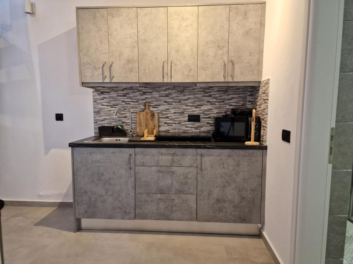 Swell Suites, Santorini - 4