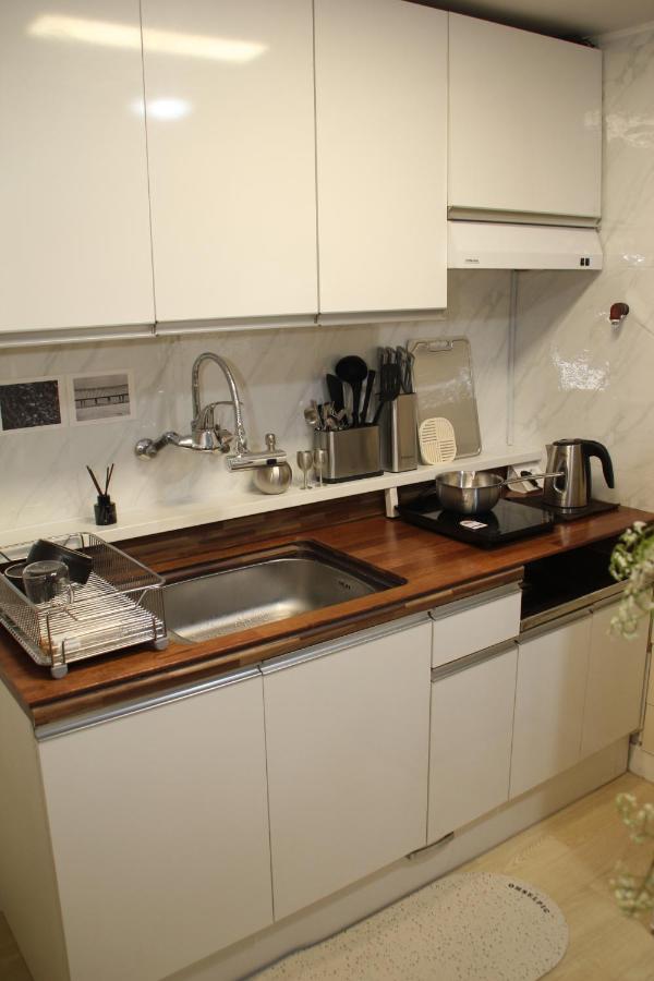 YNNY stay#Big Sale Event#Yeouido#Daebang Station-Line1 and Singil Station-Line1,5 - 3