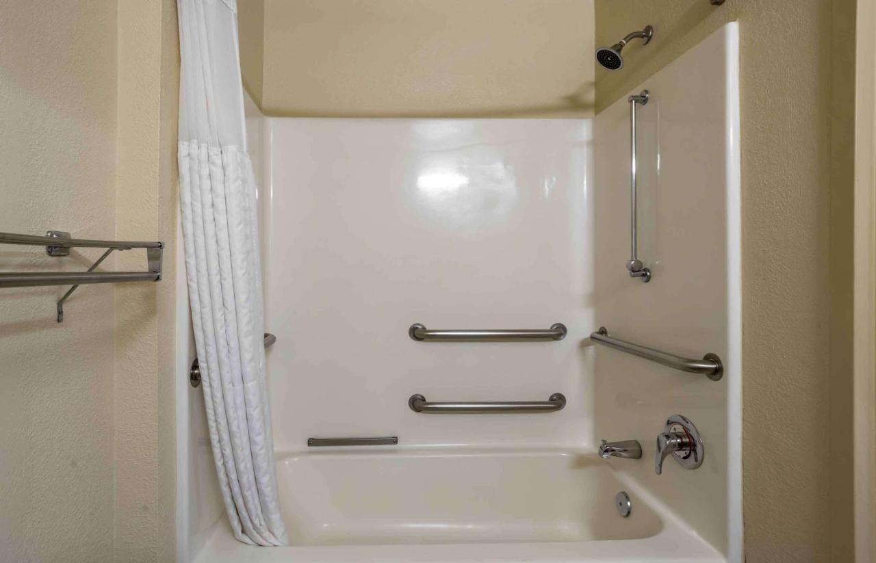 Franklin Extended Stay Hotel — photo 18