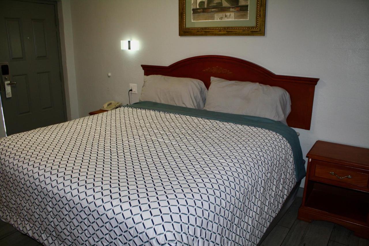 Budget Inn — photo 12