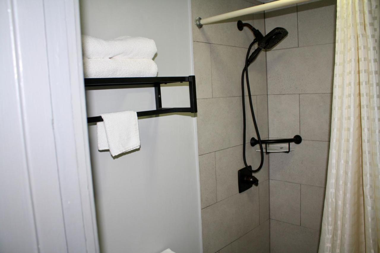 Budget Inn — photo 11