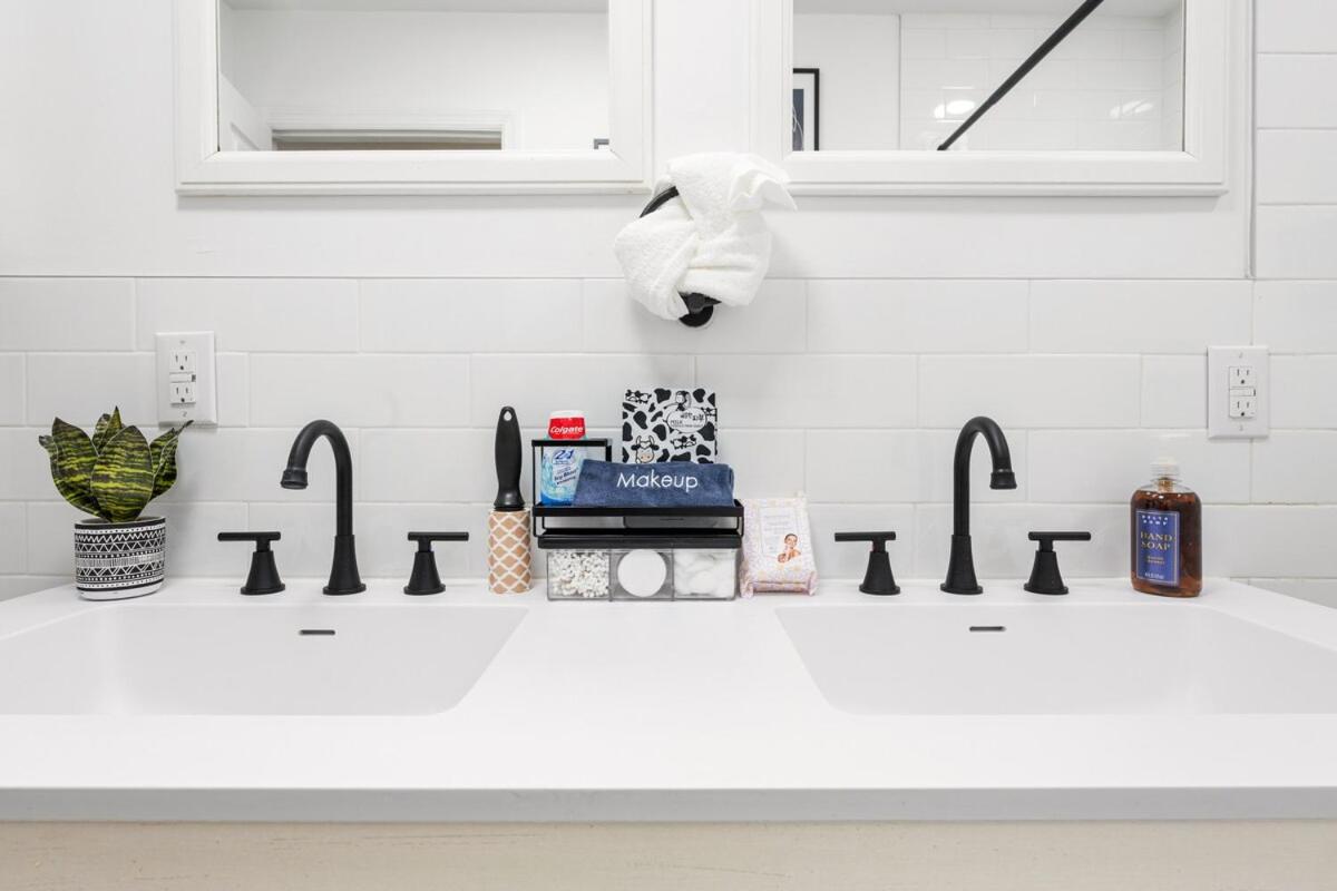 NYC 20min, Sleeps 10, Free Parking, Patio - 3