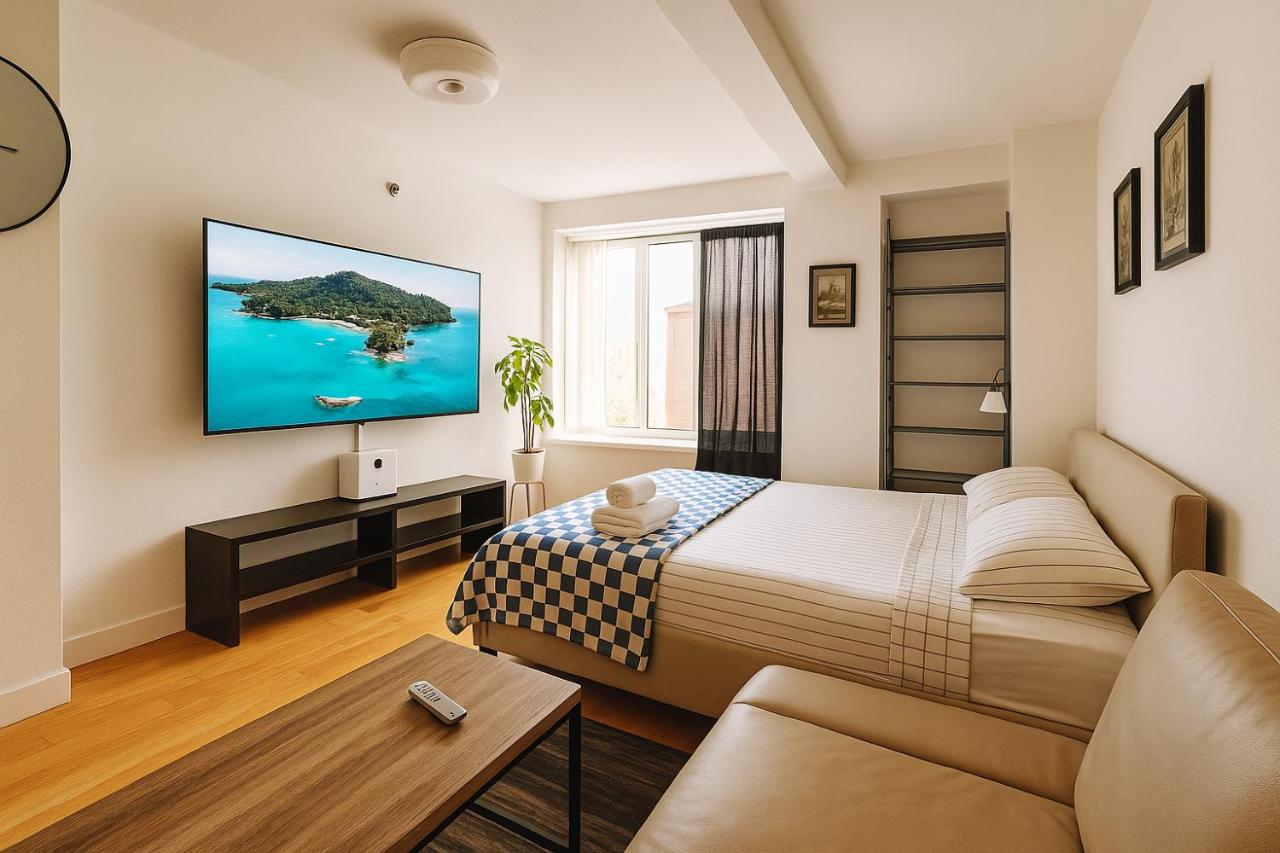 Modern Studio with Private Bathroom and Kitchen - 5