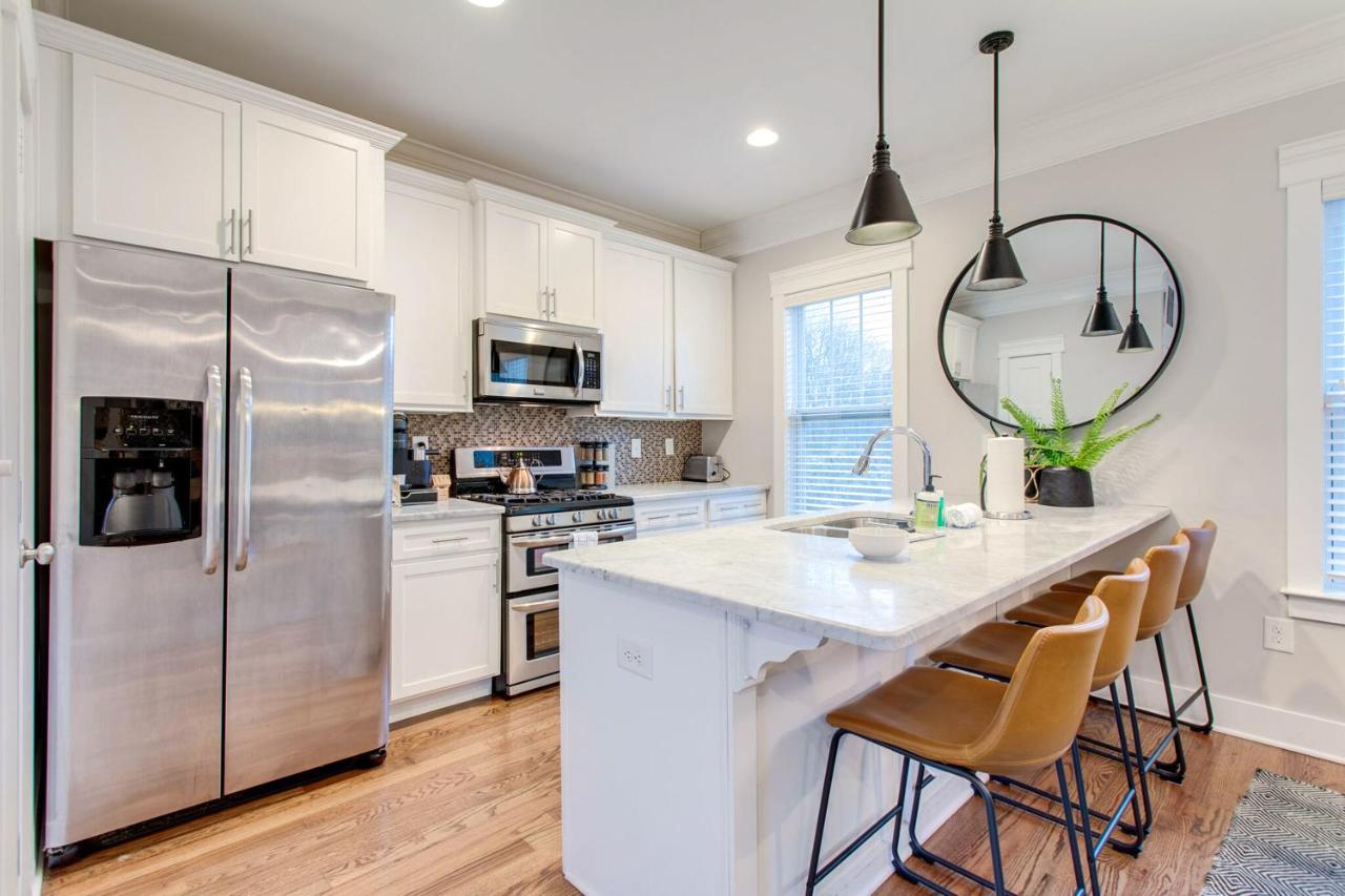 Belmont and Broadway Great for Groups - 3