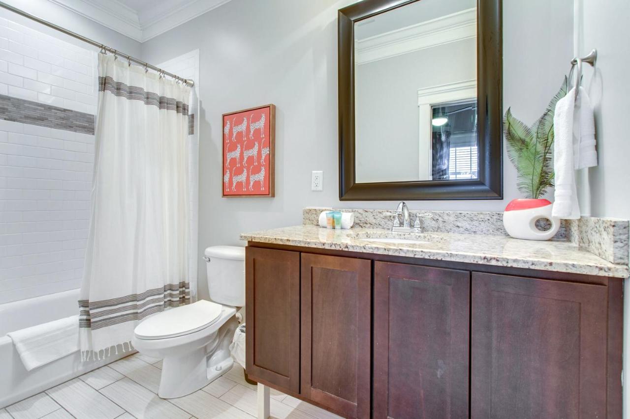 Belmont and Broadway Great for Groups - 2