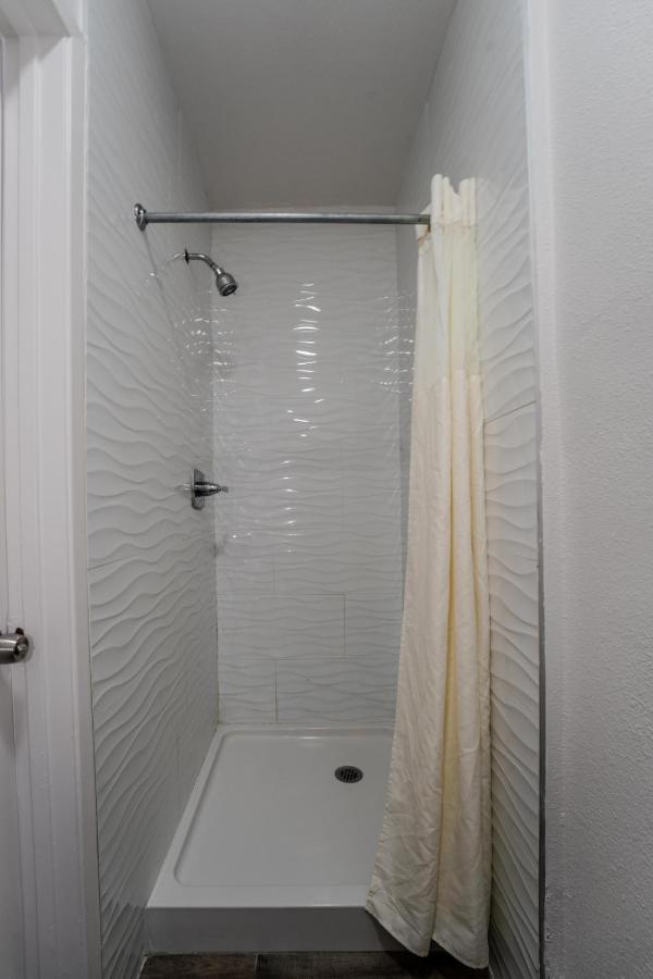 Monterey Surf Inn — photo 17