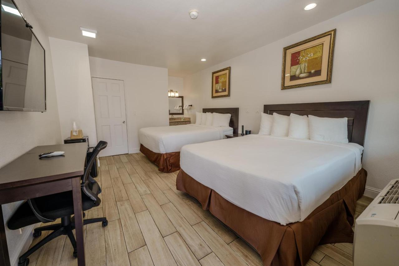 Monterey Surf Inn — photo 1