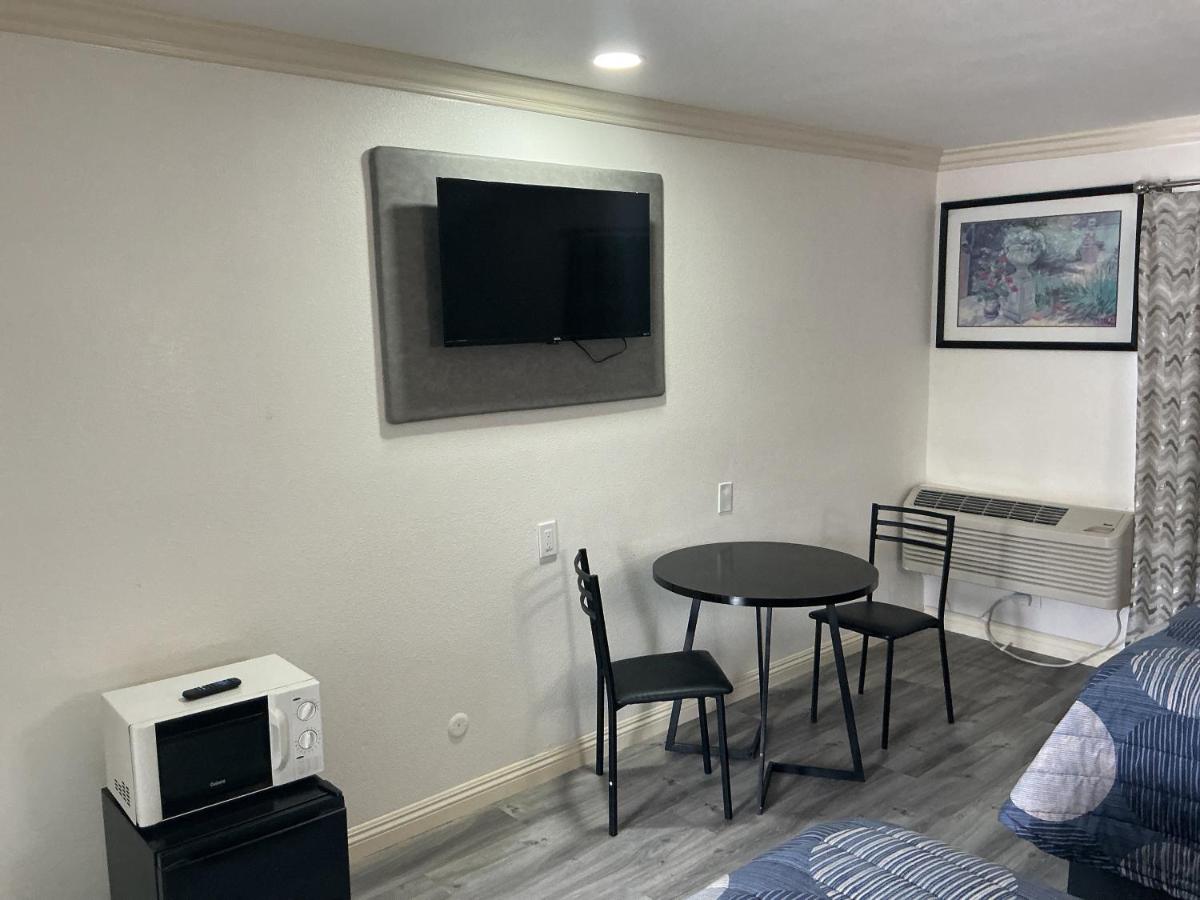 Crazy 8 Motel — photo 4