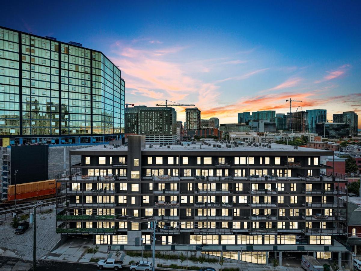 Honky Tonk Hideaway, Walk to Broadway, Pool, Gym and Parking - 3