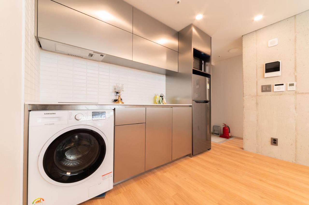 Hongik Univ Station Wave Family Suite #3 - 5