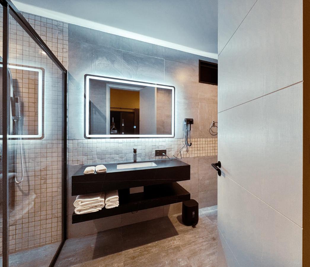 Oasis Breez - King Bedroom - 2