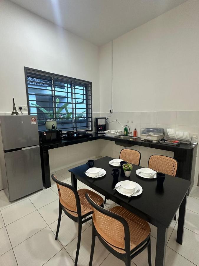 Jalan Rambai 9 Family Suite 3 Bedroom - 4