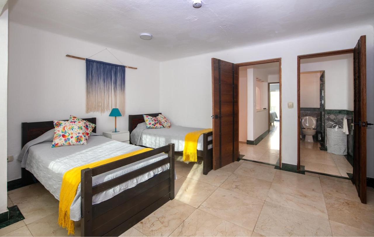 CASCADAS,stylish family villa poolside steps from beach - 2