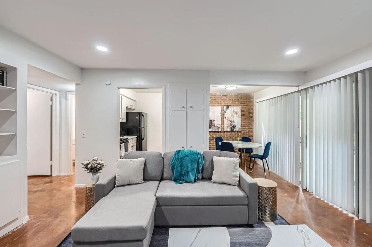 Your Stylish King Suite Getaway - Sleeps 4 - Pool, Prkg - 5