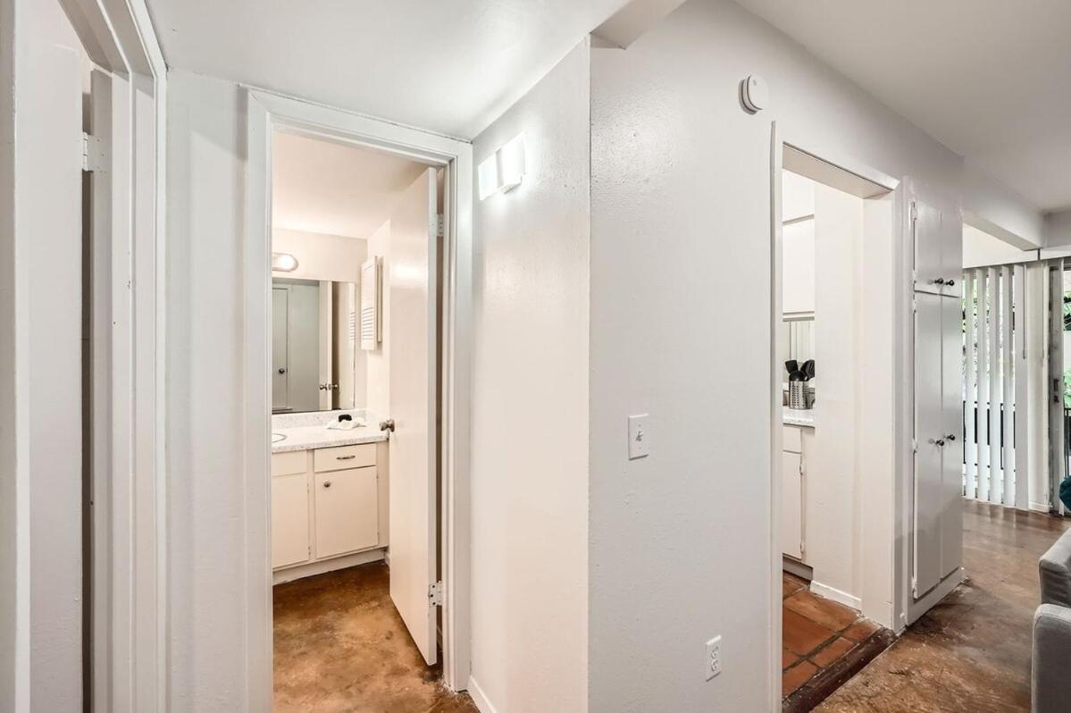 Your Stylish King Suite Getaway - Sleeps 4 - Pool, Prkg - 3