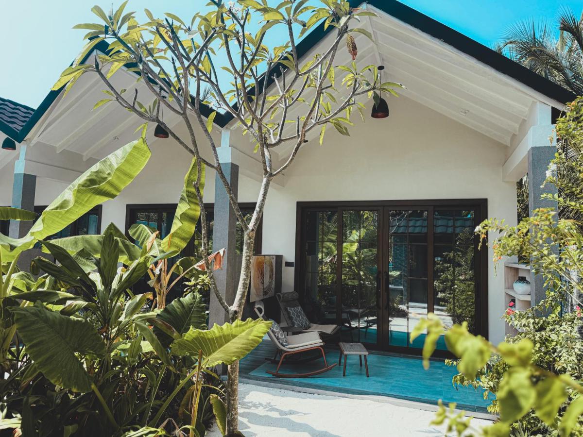 Oasis Breez - King Bedroom - 4