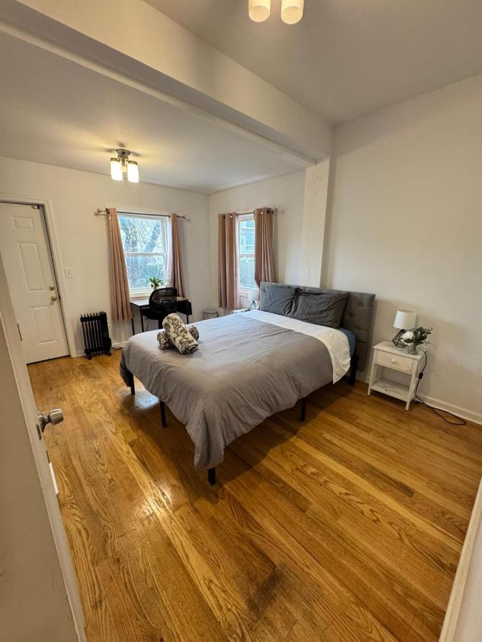 4 ROOMS FAMILY HOUSE WITH BACKYARD, LAUNDRY AND PARKINg - 2