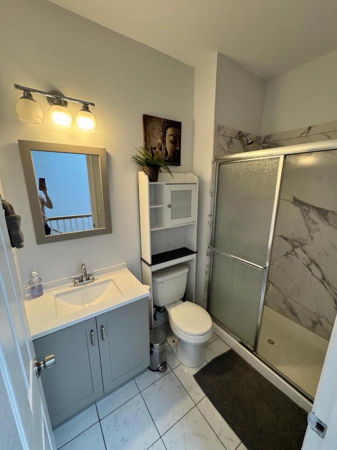 4 ROOMS FAMILY HOUSE WITH BACKYARD, LAUNDRY AND PARKINg - 3