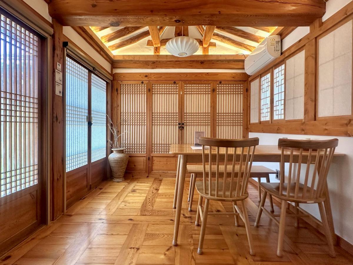 Luxury Hanok Pine Residence - 4