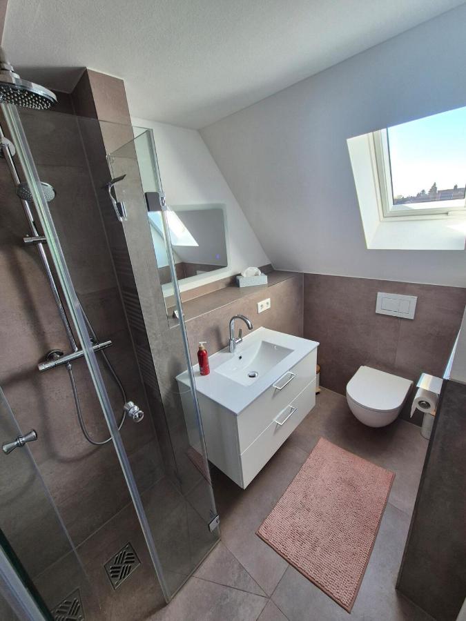 Modernes Zimmer in ruhiger Lage