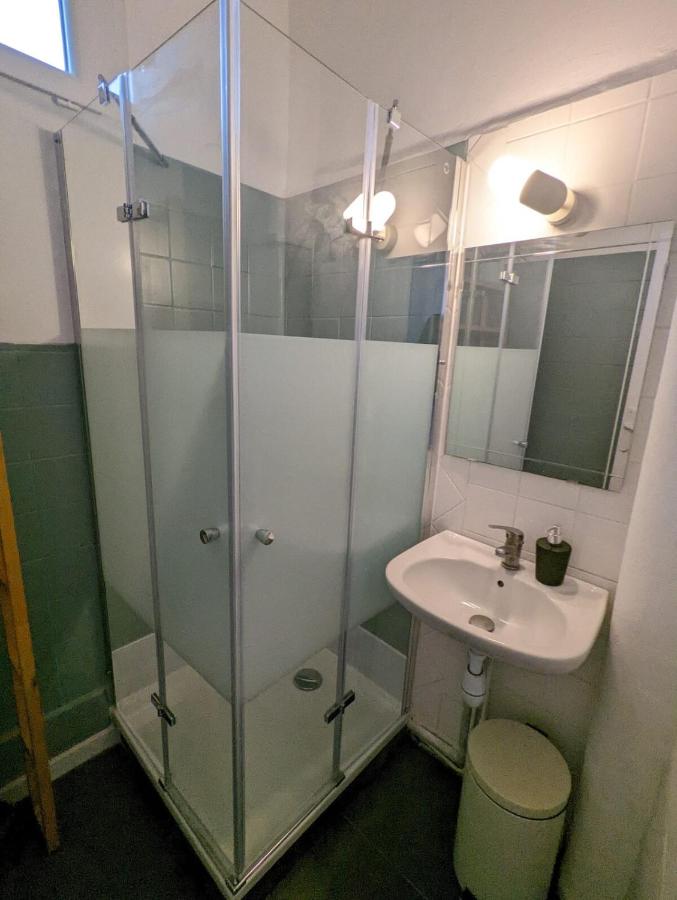 Maisonnette avec petite cour - 2