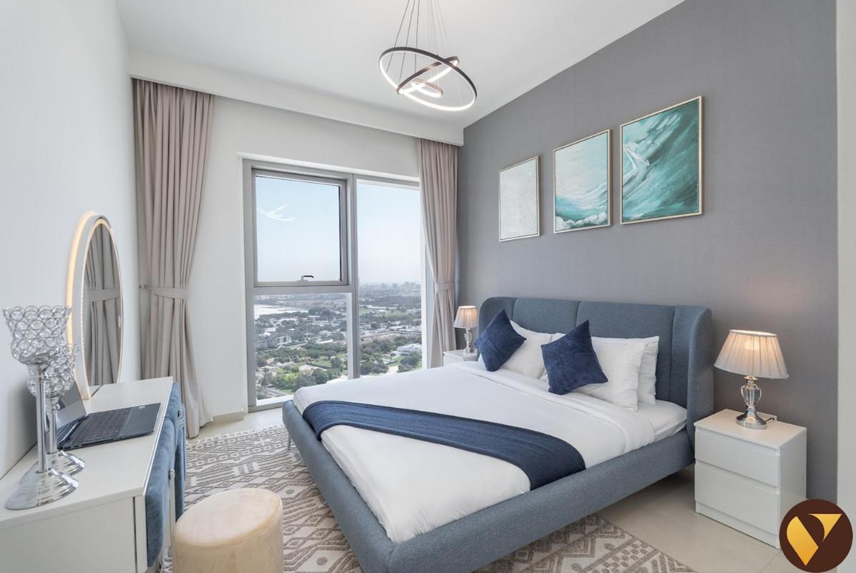 Vogue Vacation Homes, Downtown Views II with Direct Access to Dubai Mall Via a Climate Controlled Bridge, One Bedroom Apartment with Balcony and City View - 4