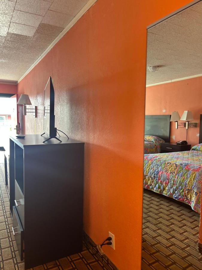 Queen Elizabeth Motel — photo 11