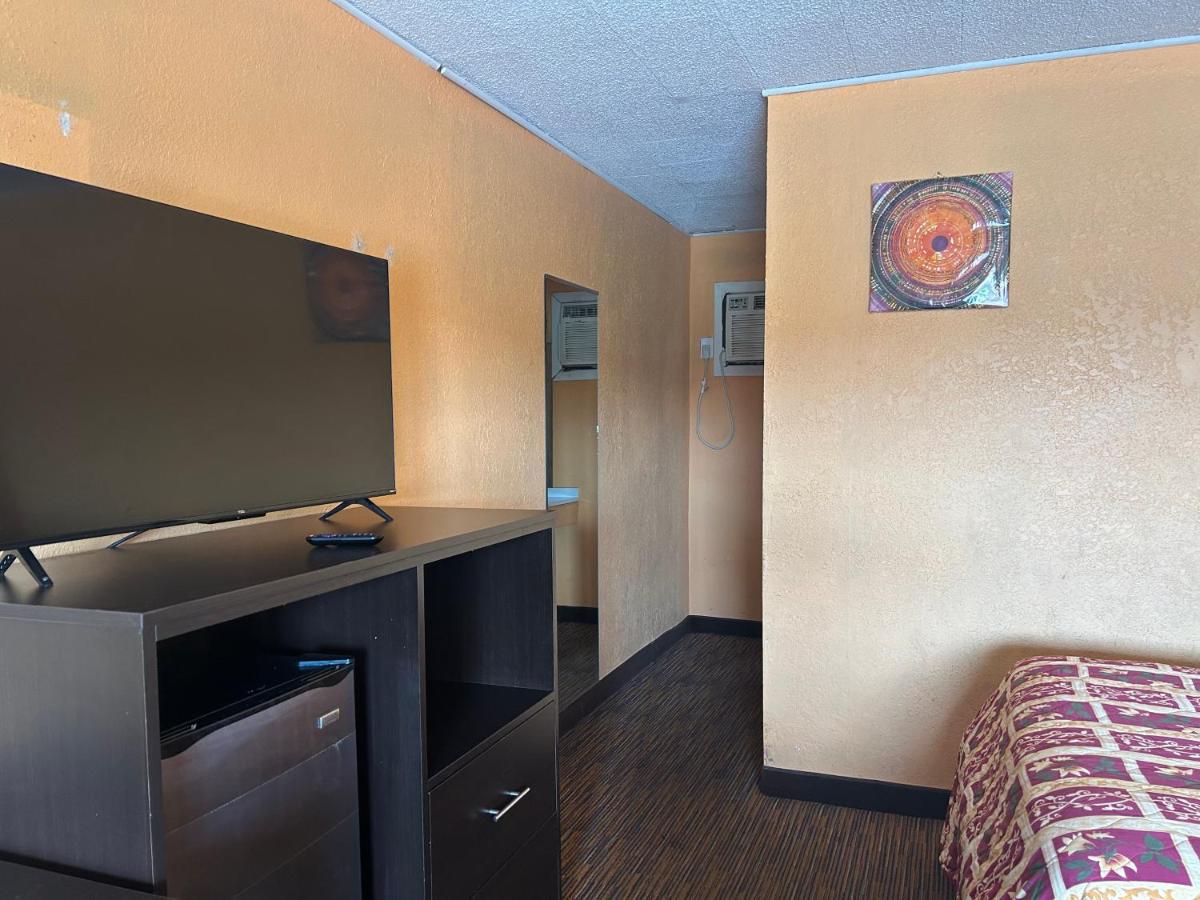 Queen Elizabeth Motel — photo 14