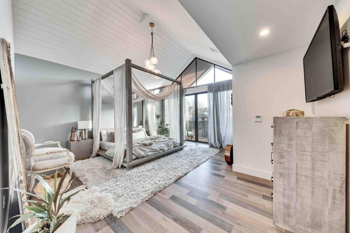 Designers Home near DT w Pool - 4