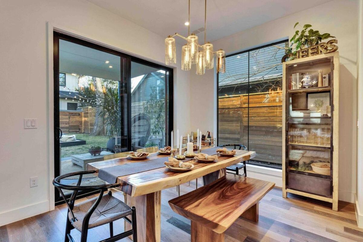 Designers Home near DT w Pool - 5